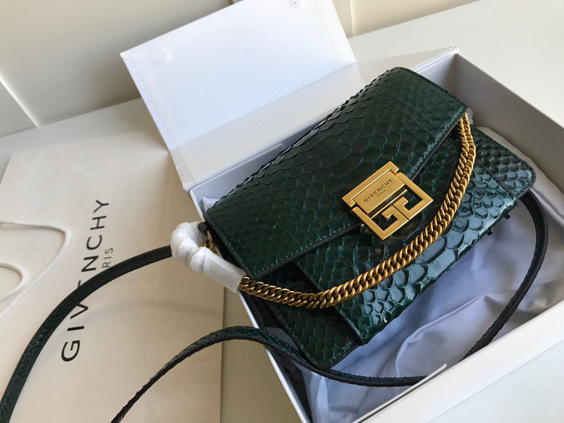 MC-GIVENCHY-470