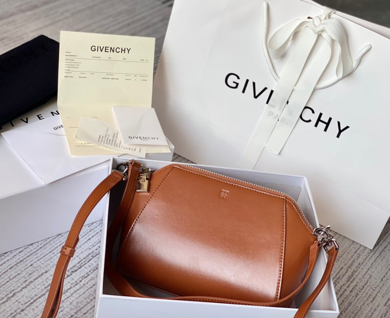 MC-GIVENCHY-474