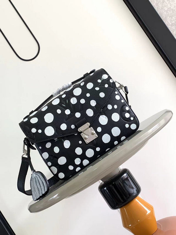 MC-LV-Bags-3566