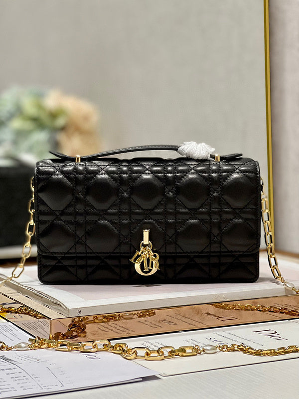 MC-Christian Dior-3393