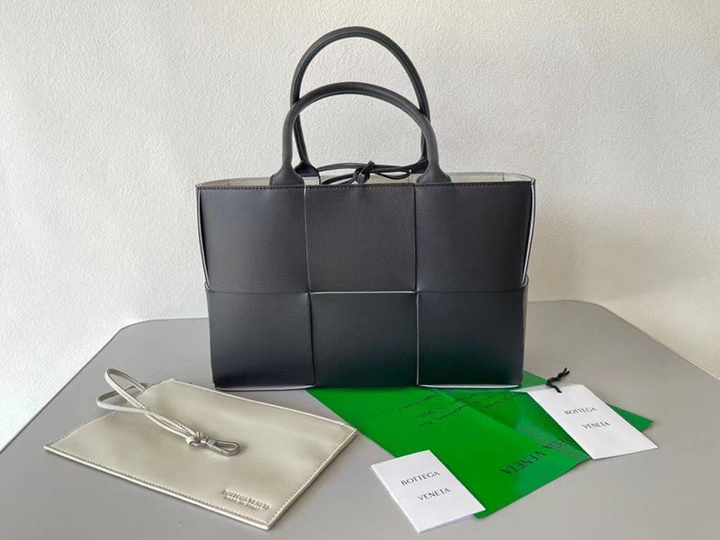 MC-Bottega Veneta-1917