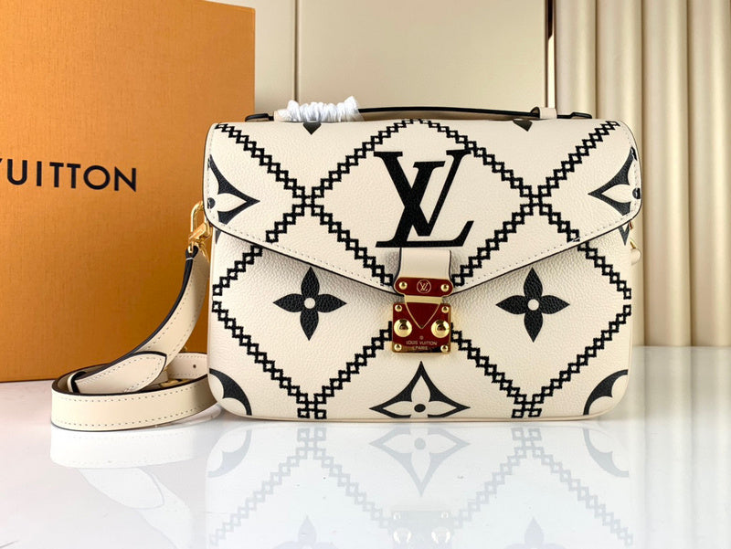 MC-LV-Bags-3807