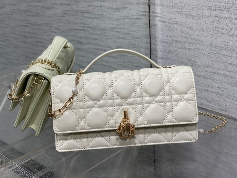MC-Christian Dior-3475