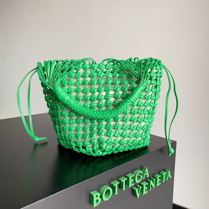 MC-Bottega Veneta-2001