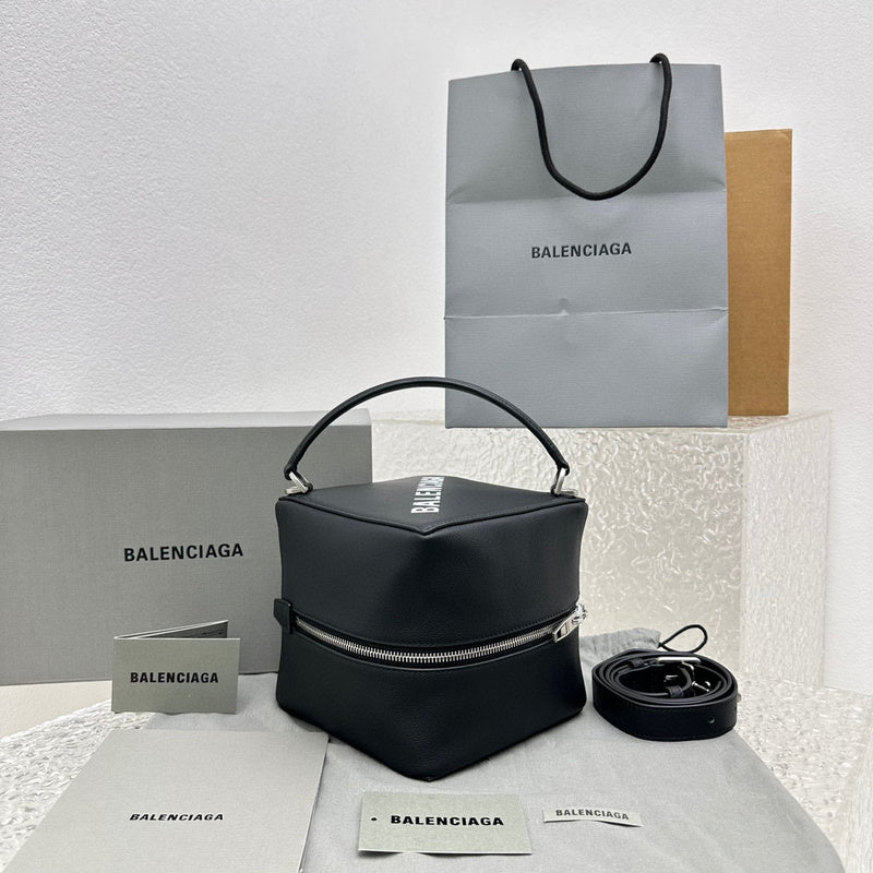MC-Balenciaga-1541