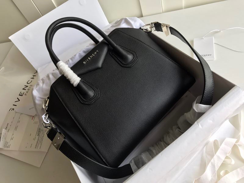 MC-GIVENCHY-521