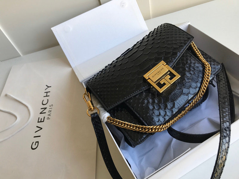 MC-GIVENCHY-522