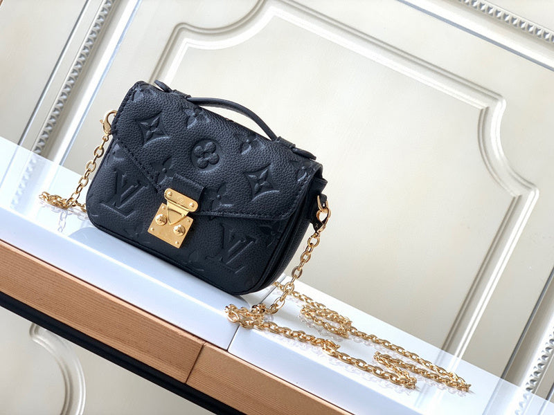MC-LV-Bags-3954