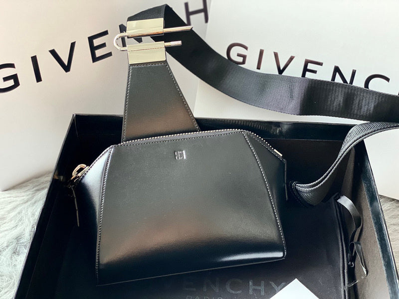 MC-GIVENCHY-537