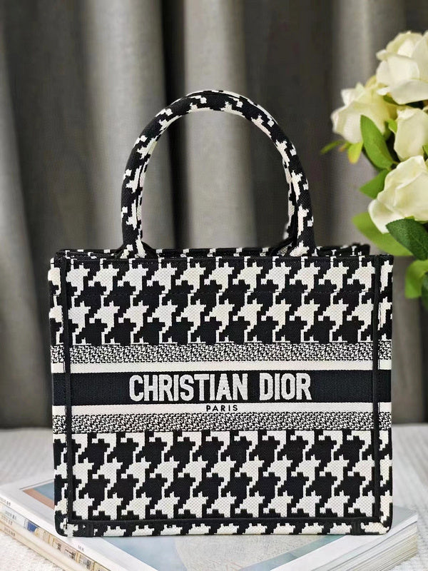 MC-Christian Dior-3750