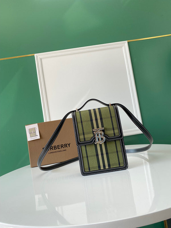 MC-Burberry-570