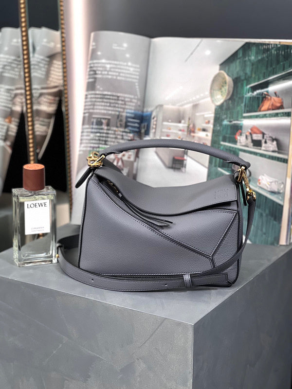 MC-Loewe-1099