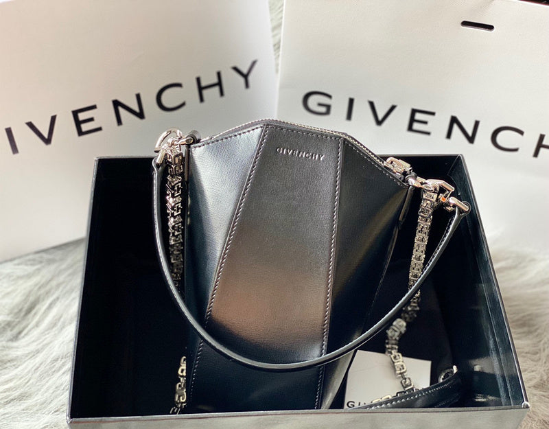MC-GIVENCHY-580