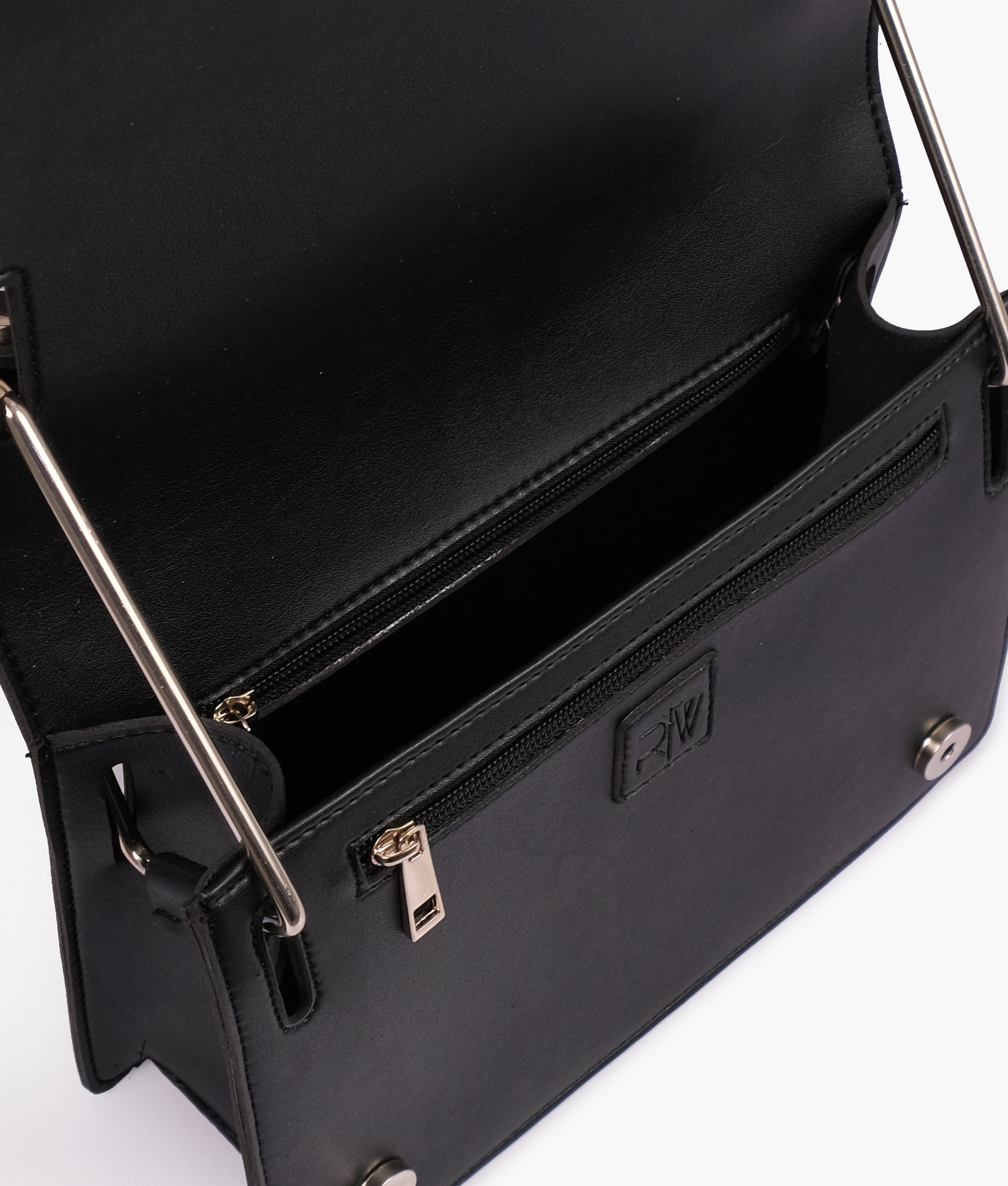 Z.B - Black loop strap shoulder bag