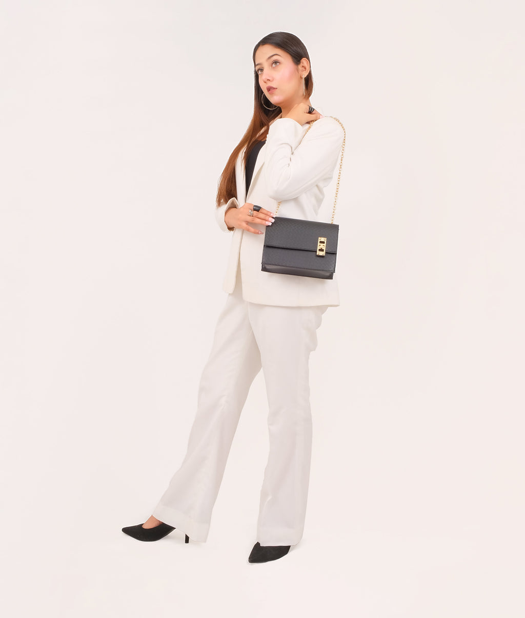 Z.B - Black weaved chain shoulder bag with twist lock