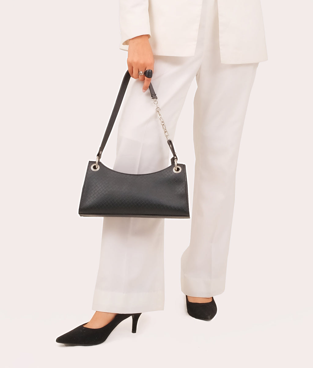 Z.B - Black weaved elongated chain handle purse