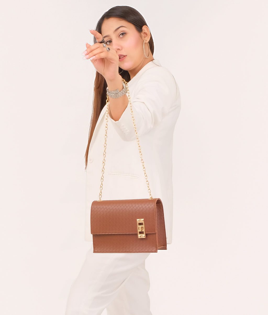 Z.B - Brown weaved chain shoulder bag with twist lock