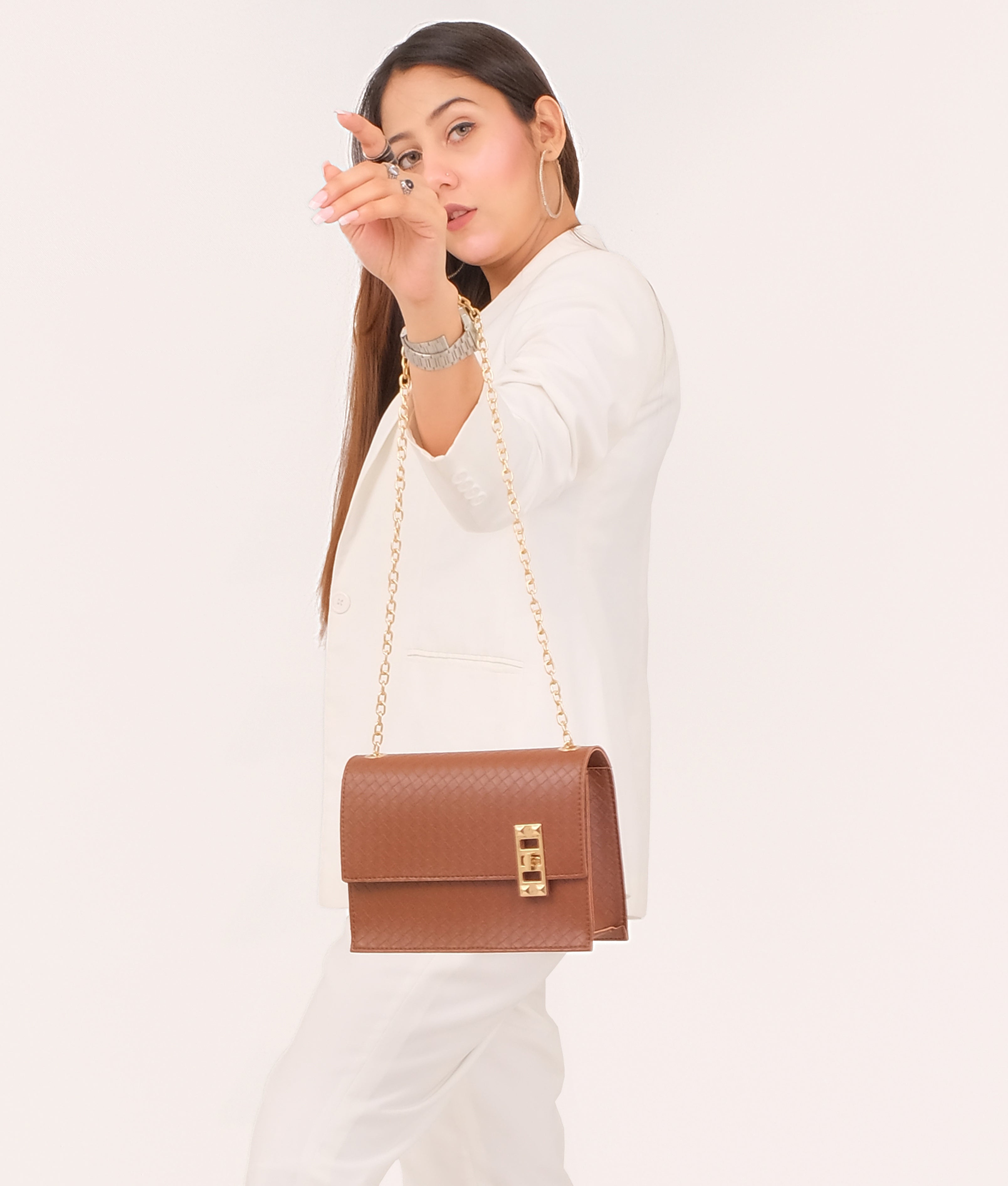 Z.B - Brown weaved chain shoulder bag with twist lock