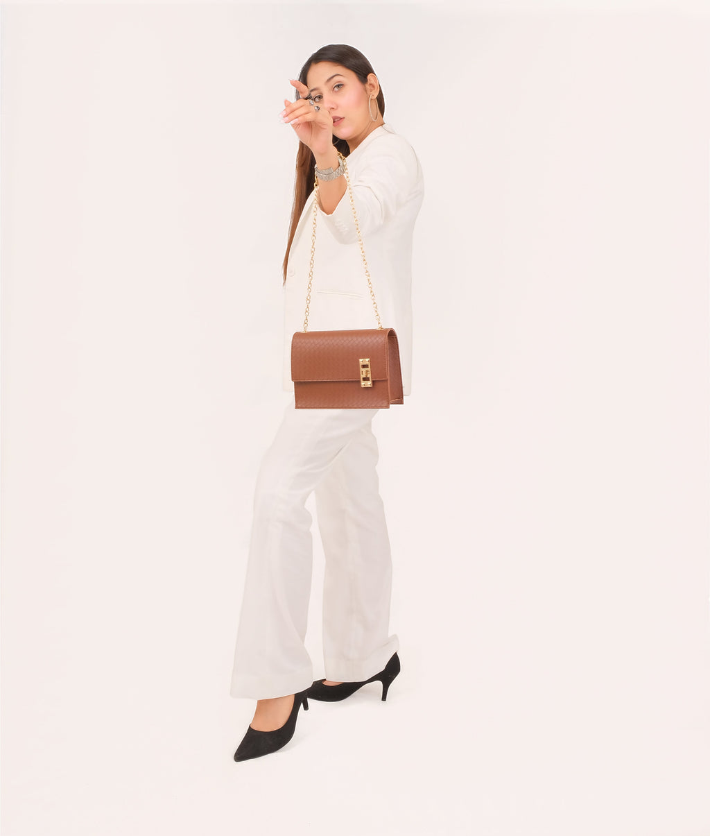 Z.B - Brown weaved chain shoulder bag with twist lock