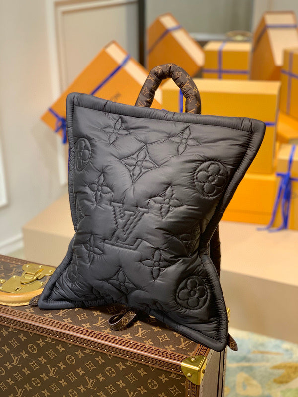 MC-LV-Bags-4556