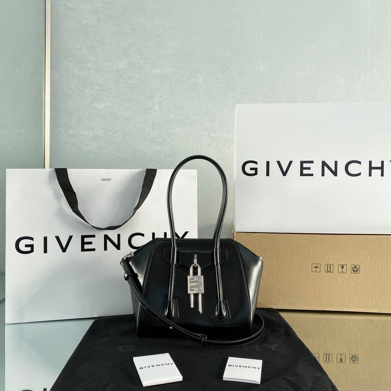 MC-GIVENCHY-615
