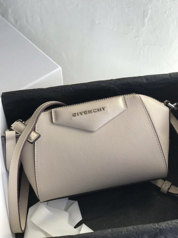 MC-GIVENCHY-621
