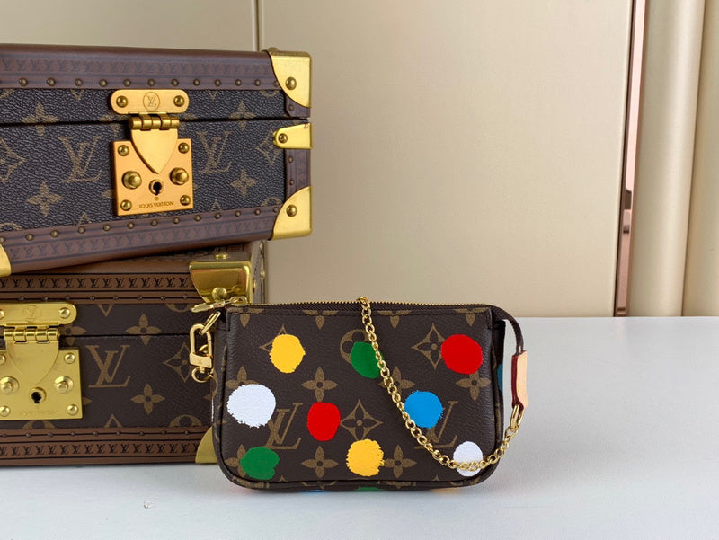 MC-LV-Bags-4789