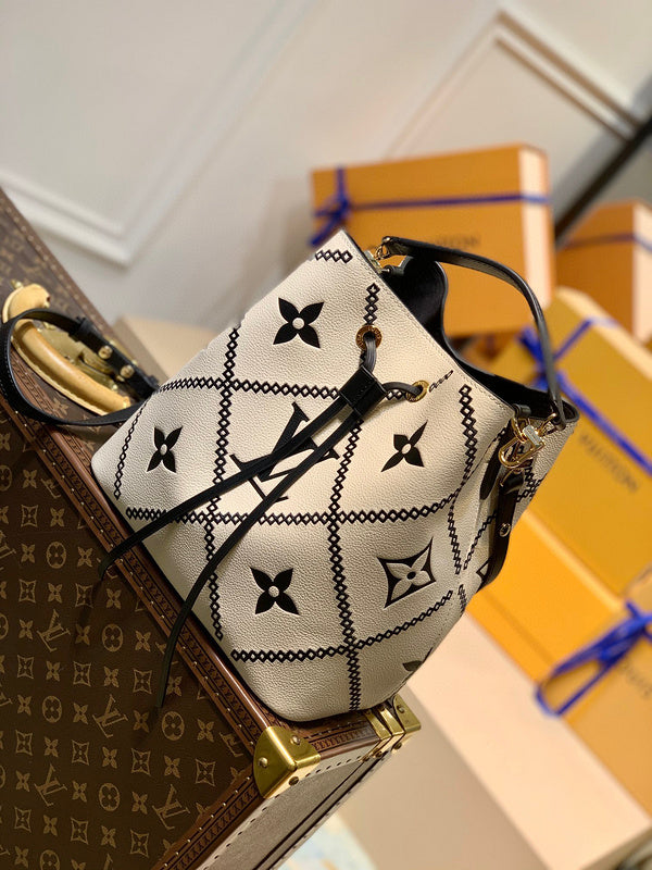 MC-LV-Bags-4940