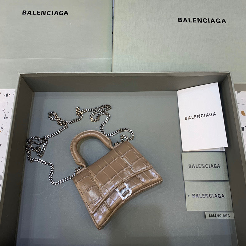 MC-Balenciaga-1947