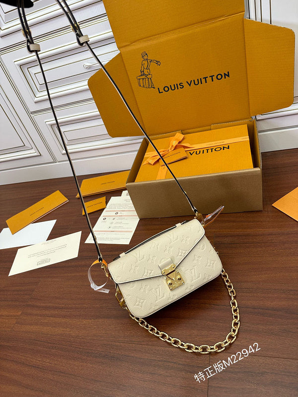 MC-LV-Bags-4974