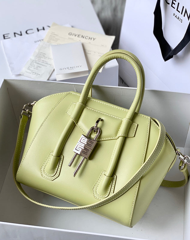 MC-GIVENCHY-671