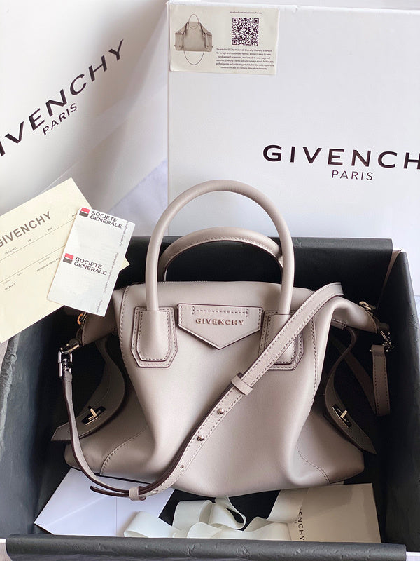 MC-GIVENCHY-674