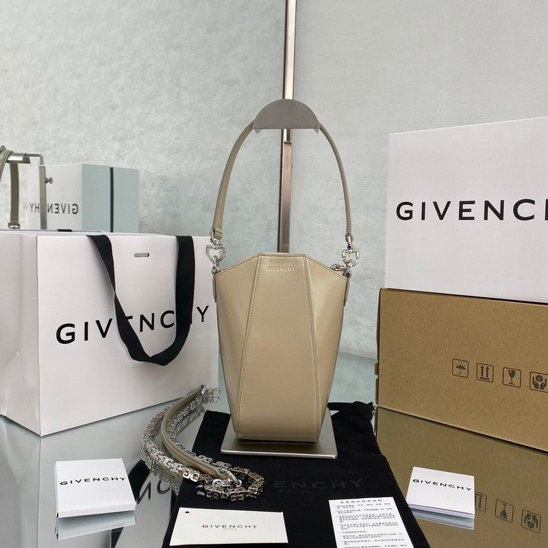 MC-GIVENCHY-676