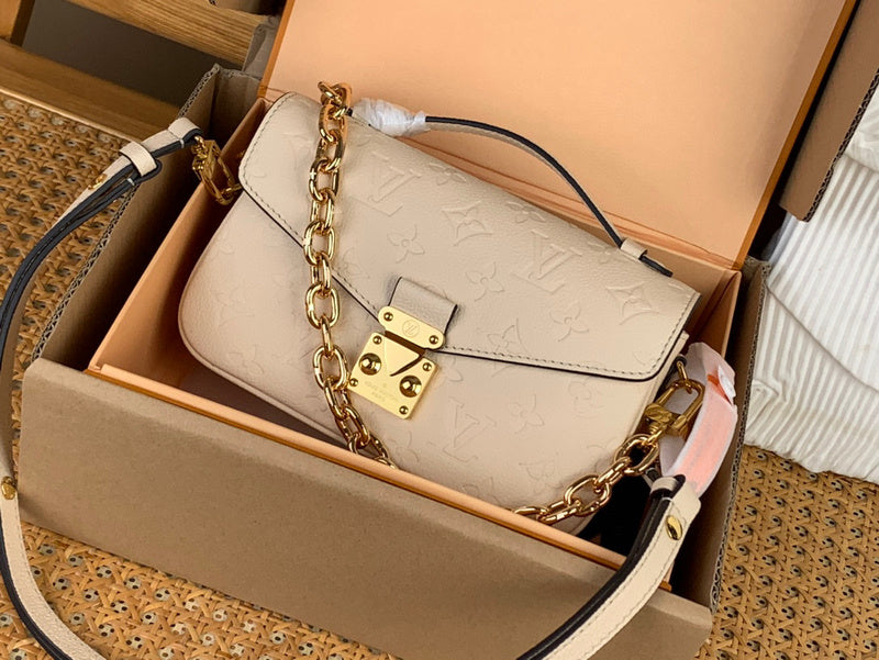 MC-LV-Bags-5240