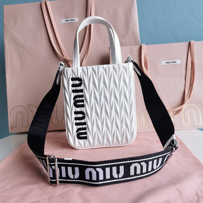 MC-Miu Miu-587