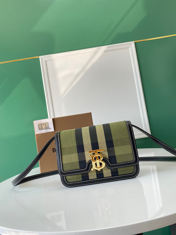 MC-Burberry-760