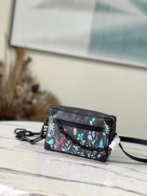 MC-LV-Bags-5537