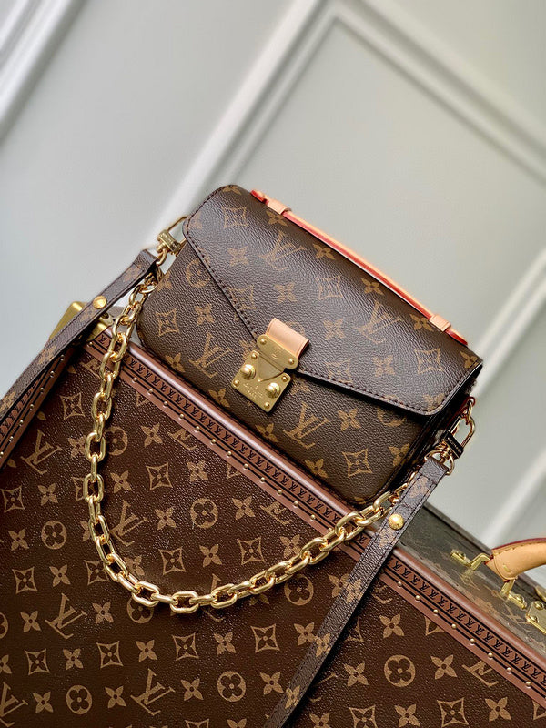 MC-LV-Bags-5690