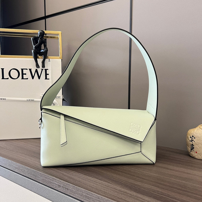 MC-Loewe-1482