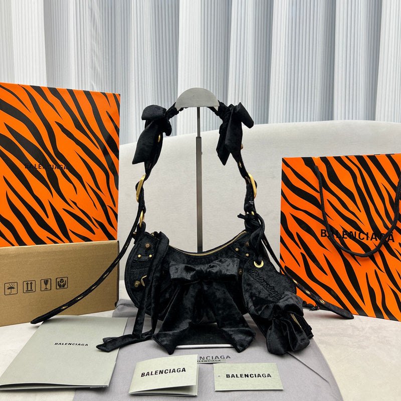MC-Balenciaga-2316