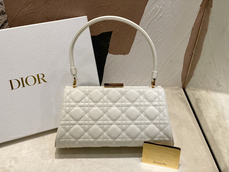 MC-Christian Dior-5320